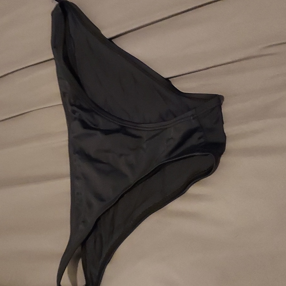 Bikini - Picture 4 of 4
